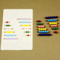 Rozklad čísel do 10 - rozklad čísla 6 - kontrola správnosti (Farebný perlový materiál nie je súčasťou pomôcky)